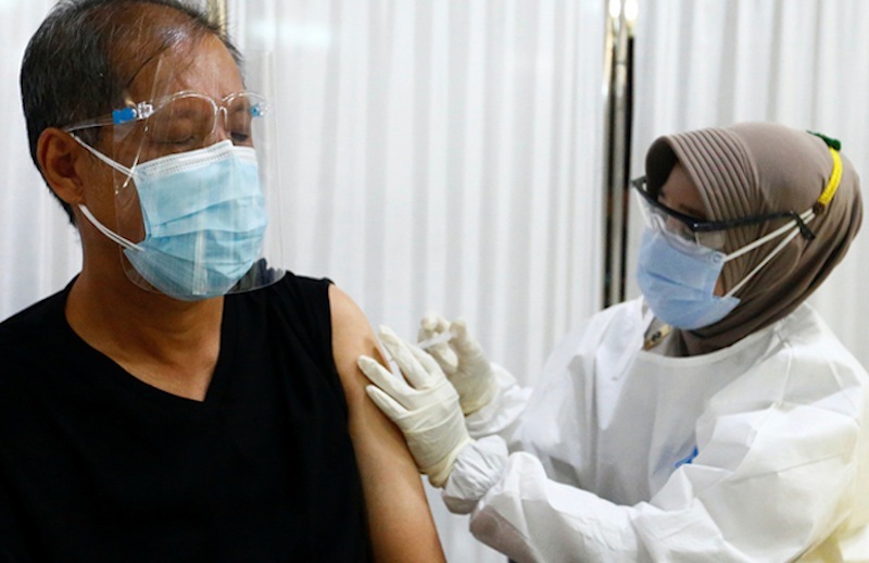 Jakarta phạt nặng người từ chối vắc-xin