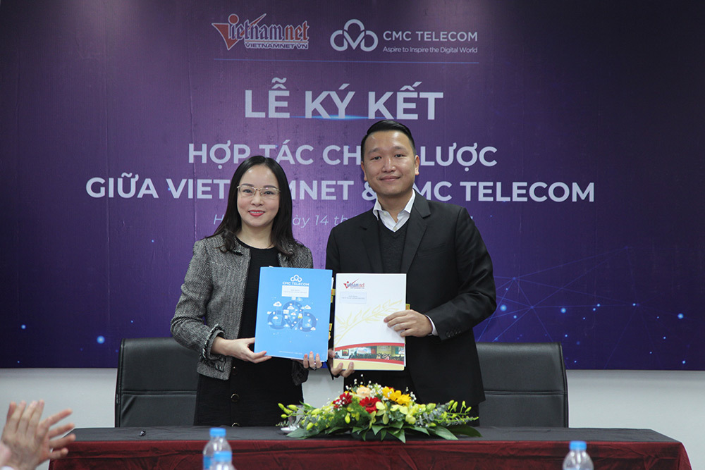 Phó tổng Biên tập Báo VietNamNet Hoàng Thị Bảo Hương và Phó Tổng giám đốc CMC Telecom Đặng Tùng Sơn