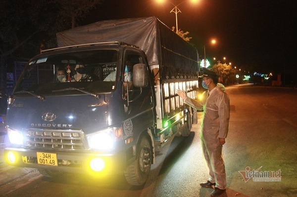 Bộ Y tế yêu cầu xét nghiệm Covid-19 cho lái xe vận chuyển hàng hóa ra vào ổ dịch