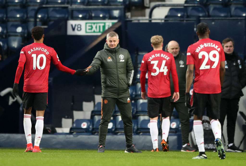 Solskjaer khích các cầu thủ MU ‘đánh bật’ Man City