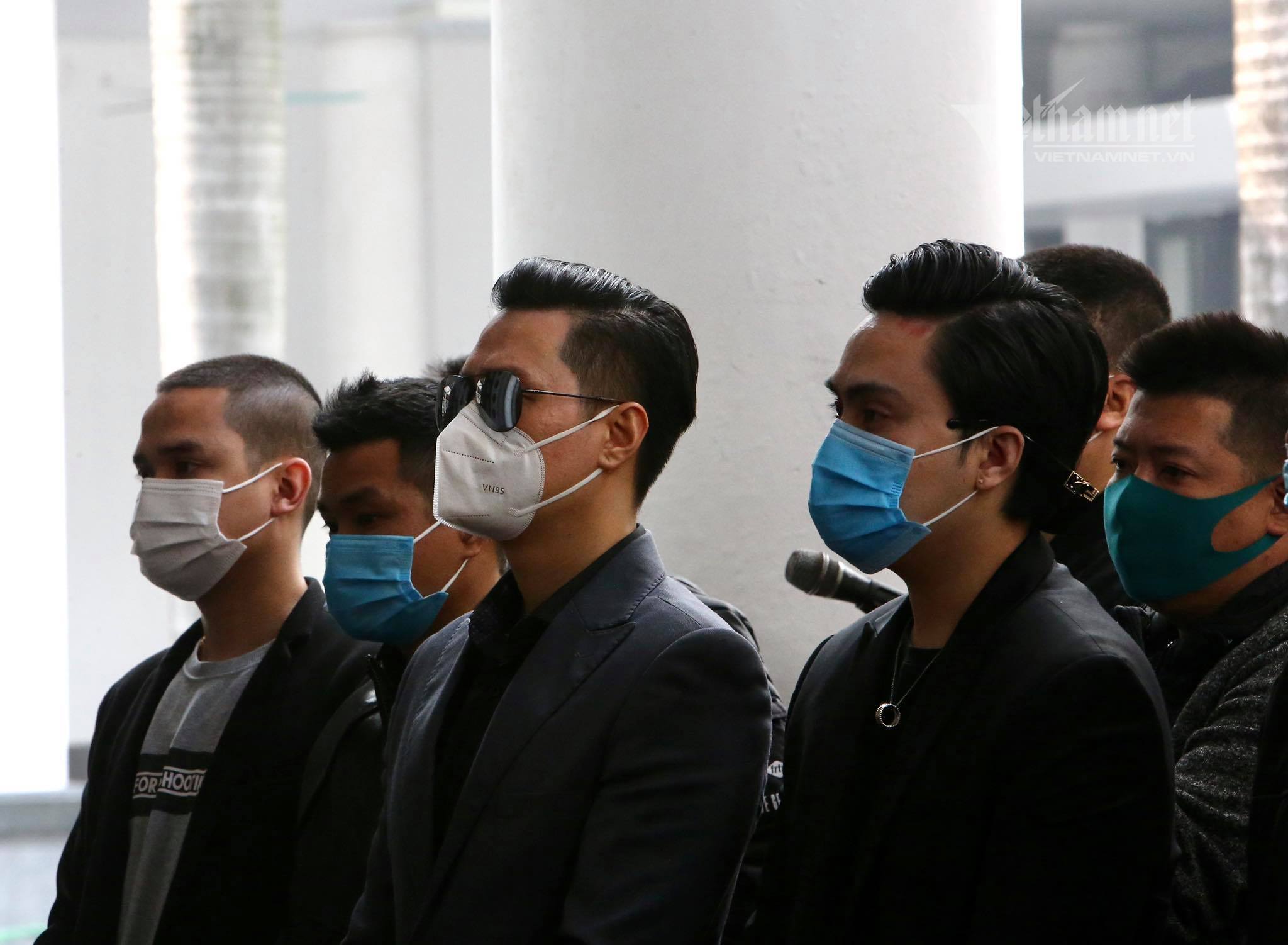 Công Lý, Hồng Đăng và các nghệ sĩ viếng NSND Hoàng Dũng