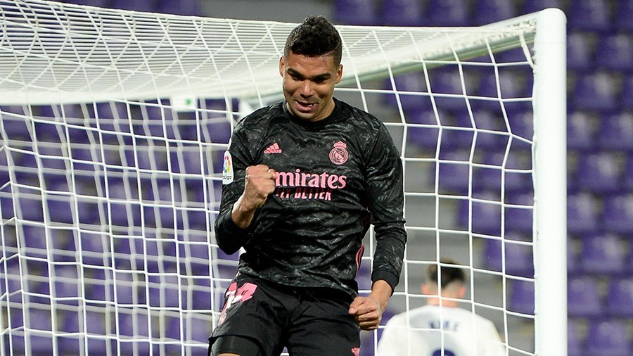 Casemiro hóa người hùng, Real phả hơi nóng vào gáy Atletico