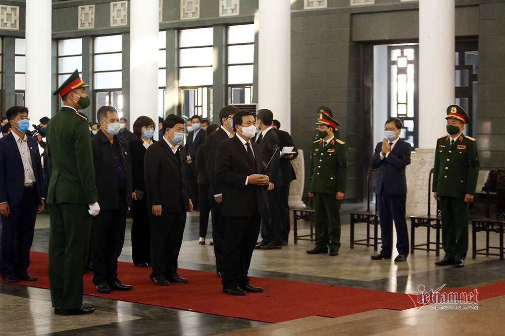 Thủ tướng Nguyễn Xuân Phúc cùng lãnh đạo Đảng, Nhà nước viếng ông Trương Vĩnh Trọng