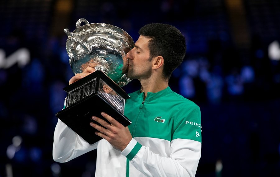 Vô địch Australian Open, Djokovic đoạt Grand Slam thứ 18