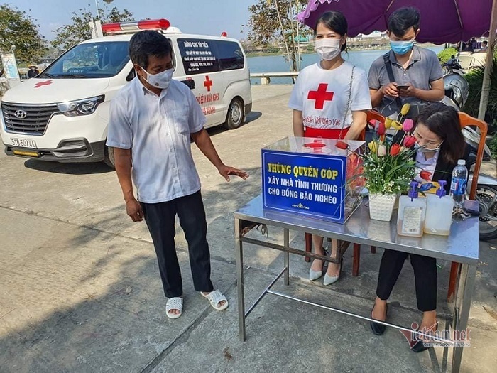 Mr Doan Ngoc Hai's 'terrible' salary after 30 minutes of helping the restaurant in Hue