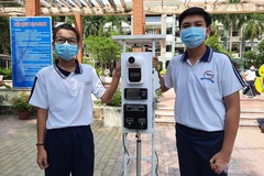 Học sinh cấp 2 chế máy đo thân nhiệt '3 trong 1' giá 8 triệu đồng
