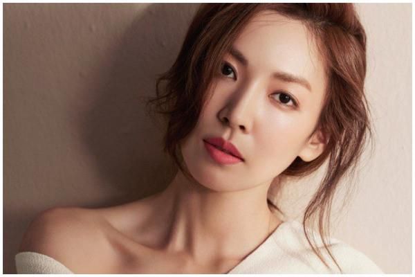 Hành động gây sốc của mỹ nhân 'Penthouse' sau khi bị thương