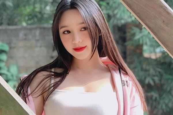 Quỳnh Kool tuổi 26 đẹp trong lành giữa nắng mai