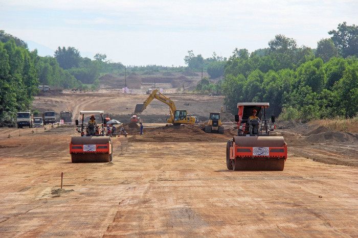 North-South Highway: slow site clearance and material shortage