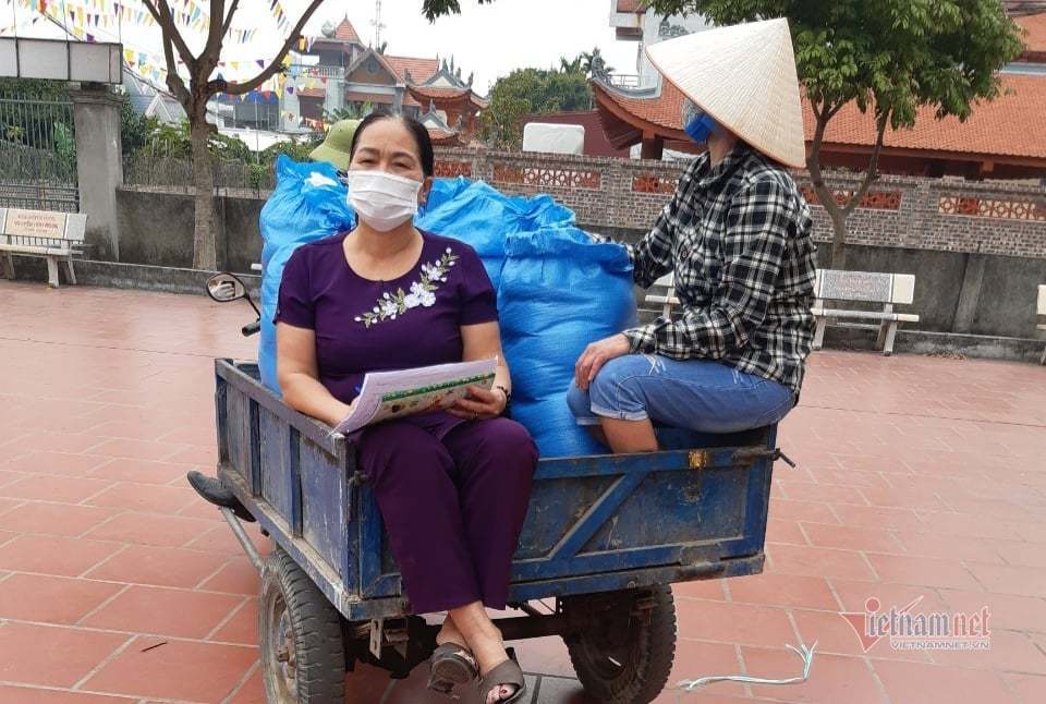 Scrap collector, grocery owner and a second-rate vehicle: all used to help others in Covid hotspot