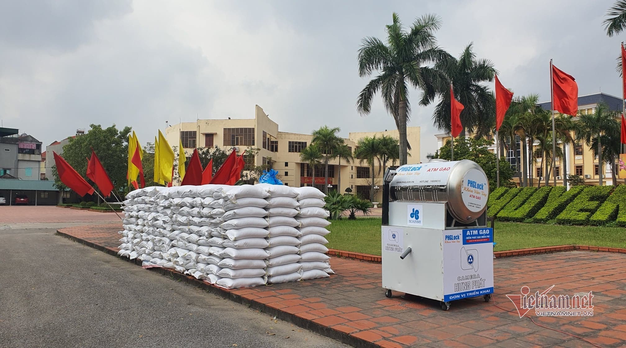 Hải Dương lắp đặt cây ATM gạo tiếp sức người dân chống dịch