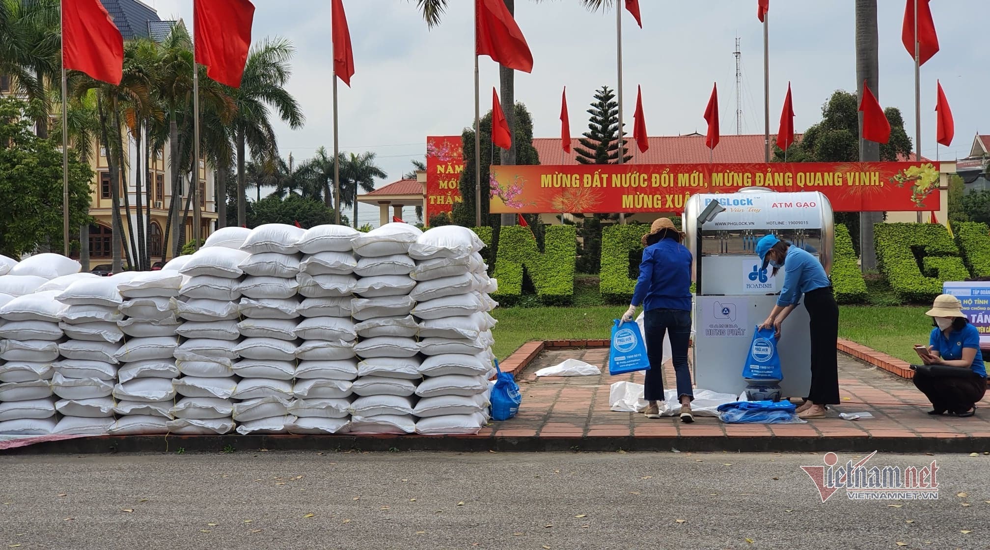 Hải Dương lắp đặt cây ATM gạo tiếp sức người dân chống dịch