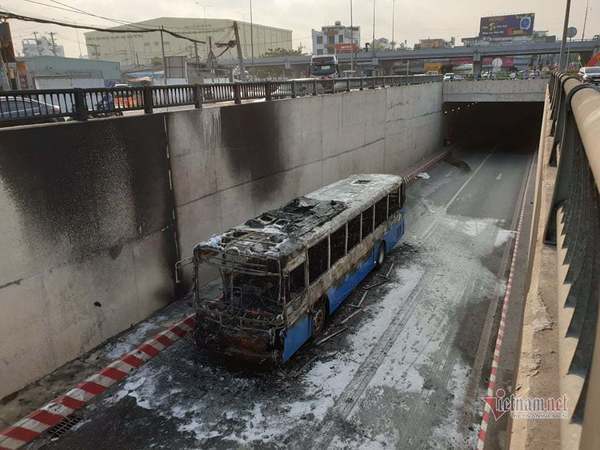 Bus catches fire in HCM City's tunnel