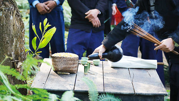 Forest God worshipping ceremony of H’Mong people