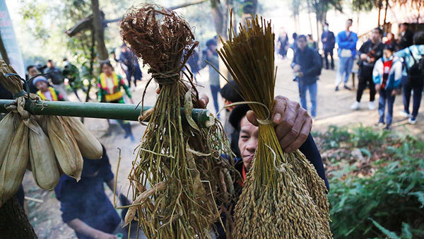 Forest God worshipping ceremony of H’Mong people