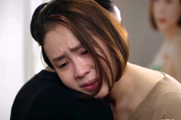 Cảnh Hồng Diễm bị cưỡng bức gây tranh cãi nhất 'Hướng dương ngược nắng'