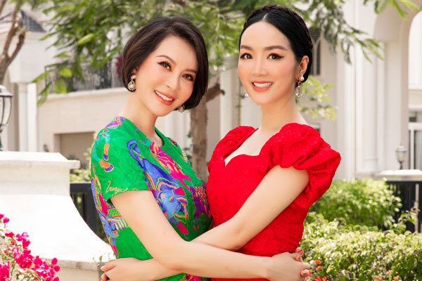 Nhan sắc U50 của MC Thanh Mai và Giáng My