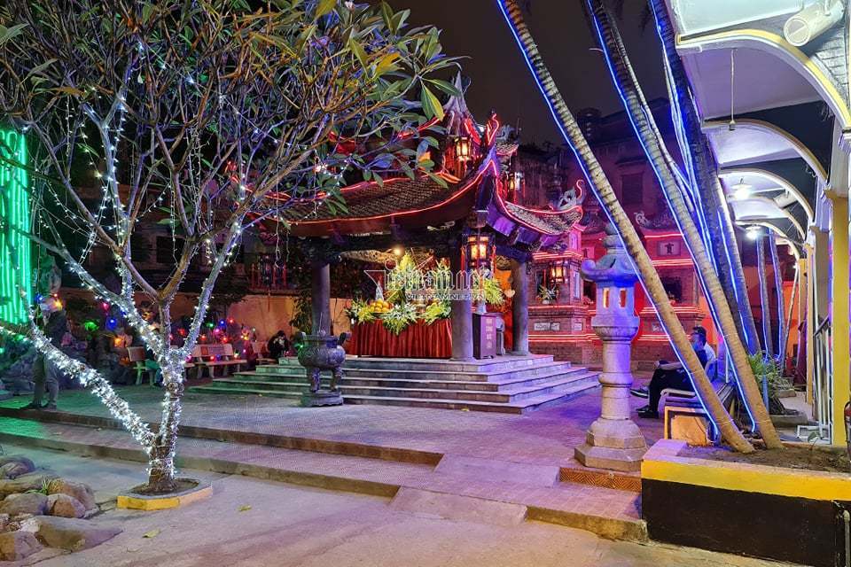 Cầu an online, chùa Phúc Khánh tạo nên cảnh hiếm thấy