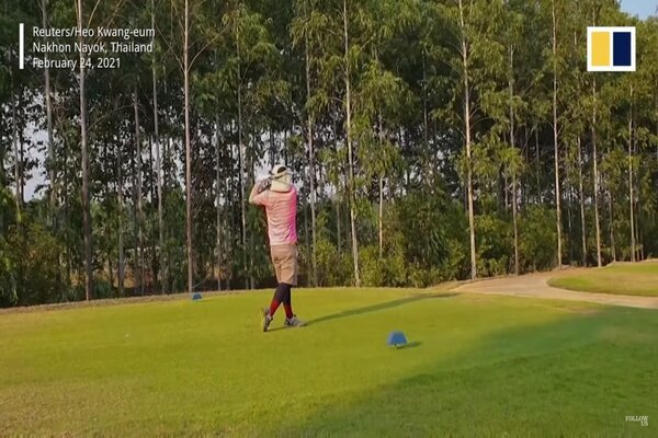 Chơi golf trong khu cách ly, cách kiếm tiền kiểu mới thời Covid