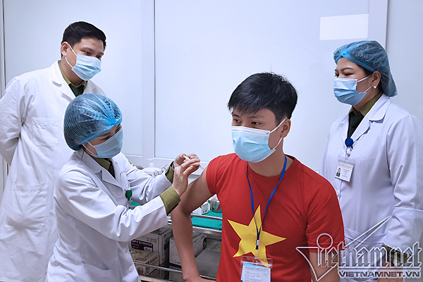 Tiêm giai đoạn 2: 'Vắc xin Covid-19 Việt Nam ngăn ngừa được biến thể Anh'