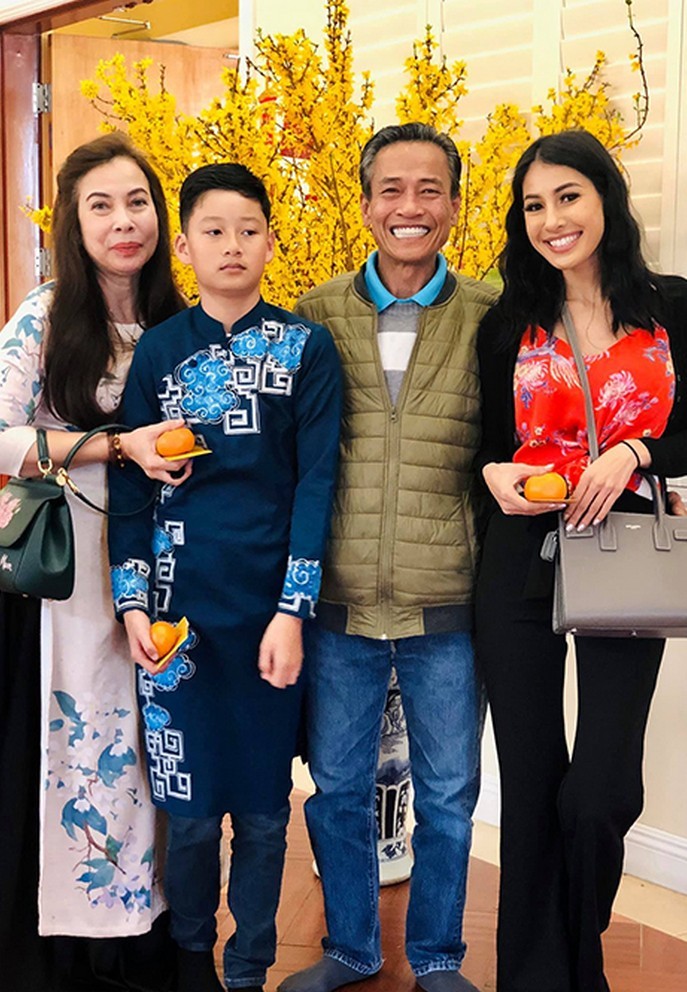 Con trai của Quang Dũng - Jennifer Phạm tuổi 13 cao 1m72