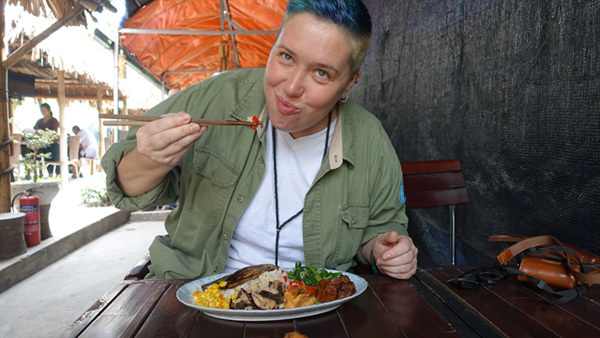 Creating friendship over food on social media