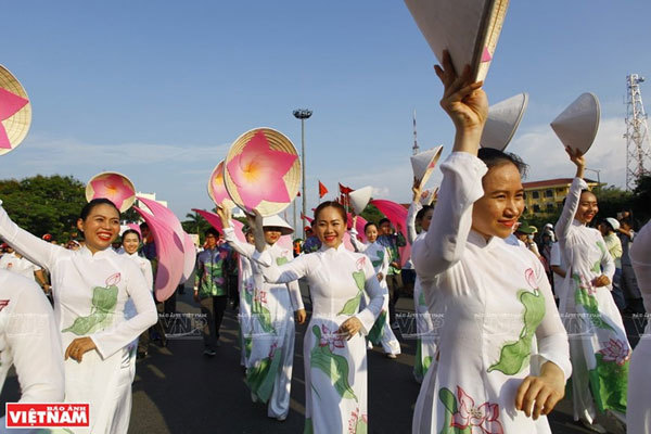 More to be done to promote Vietnam's traditional long dress