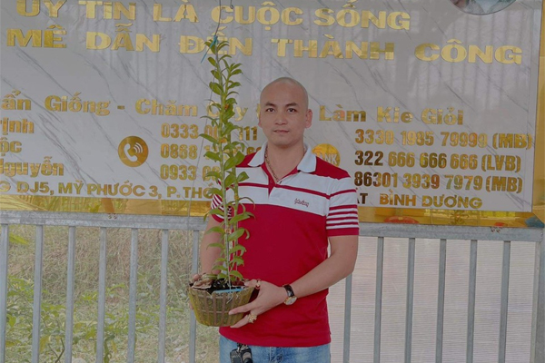 Giám đốc công ty bất động sản ‘bén duyên’ với nghề trồng lan