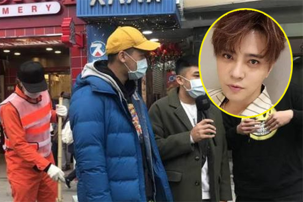 La Chí Tường giả làm công nhân vệ sinh trên phố