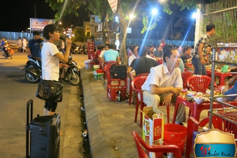 Tiếng ồn karaoke, nỗ lực của TP.HCM và việc ca hát văn minh