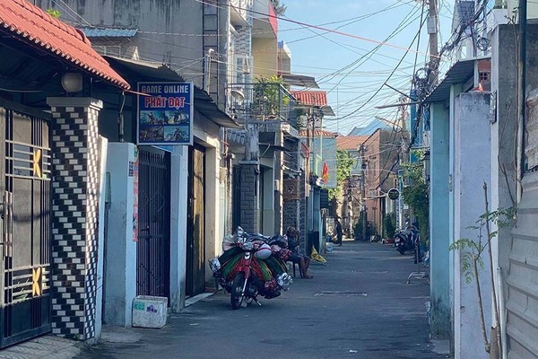 Truy bắt kẻ đi đòi nợ, chém bạn gần lìa tay ở Sài Gòn