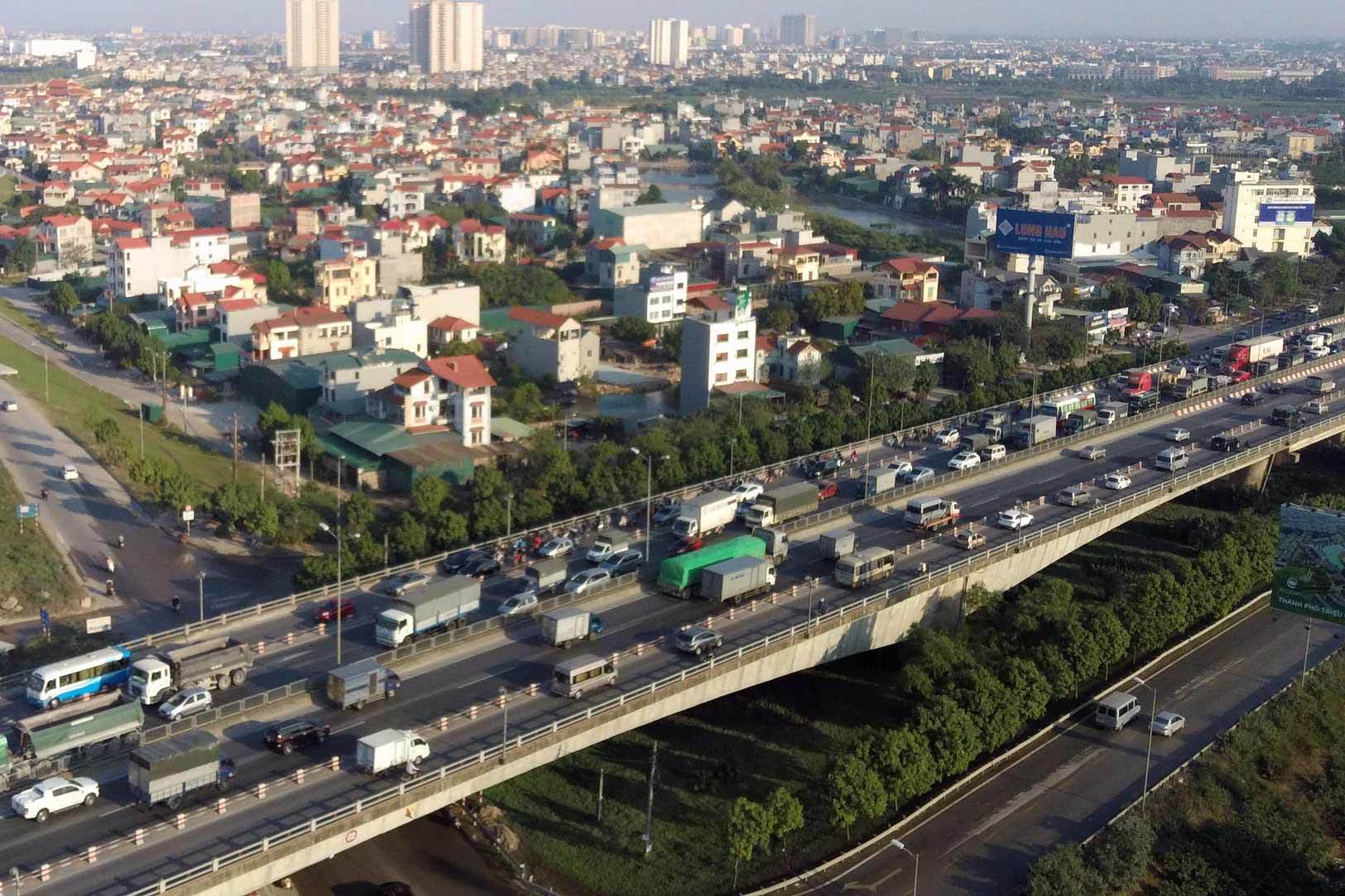 Cầu Thanh Trì tắc “không lối thoát”, doanh nghiệp Nhật đề xuất bất ngờ