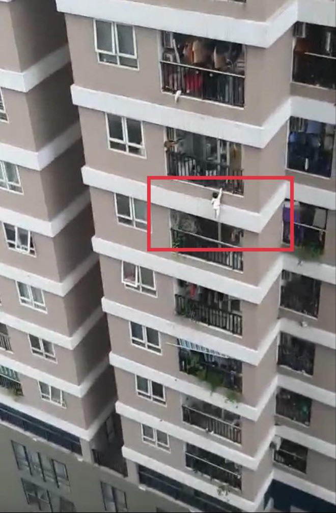 Người đàn ông kể giây phút cứu cháu bé rơi từ tầng 12A chung cư
