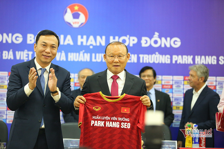 HLV Park Hang Seo đàm phán hợp đồng: Trò chơi cân não
