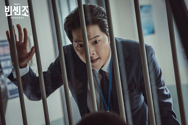 'Vincenzo' tập 4: Song Joong Ki, Jeon Yeo Bin thực hiện âm mưu trả thù