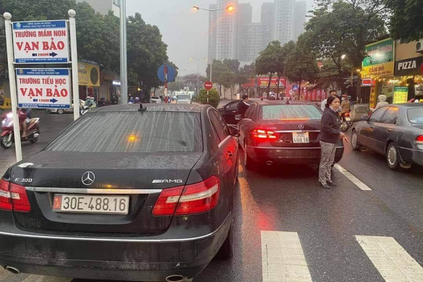 Hai xe Mercedes cùng biển số: Có thể bị truy cứu trách nhiệm hình sự