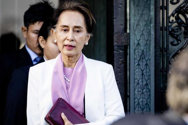 Bà Aung San Suu Kyi vẫn có 'sức khỏe tốt' khi hầu tòa