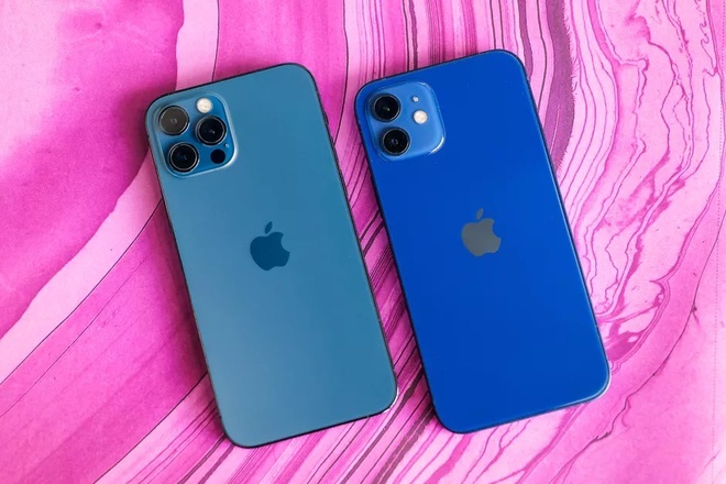 Apple bị phạt vì bán iPhone không kèm sạc