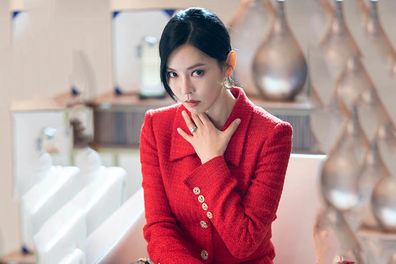 Thời trang của 'ác nữ' Kim So Yeon trong Penthouse