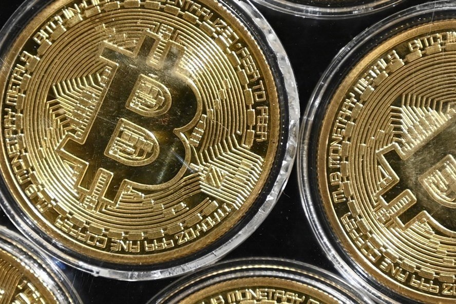 Bitcoin bất ngờ đổ dốc, tụt về dưới 50.000 USD