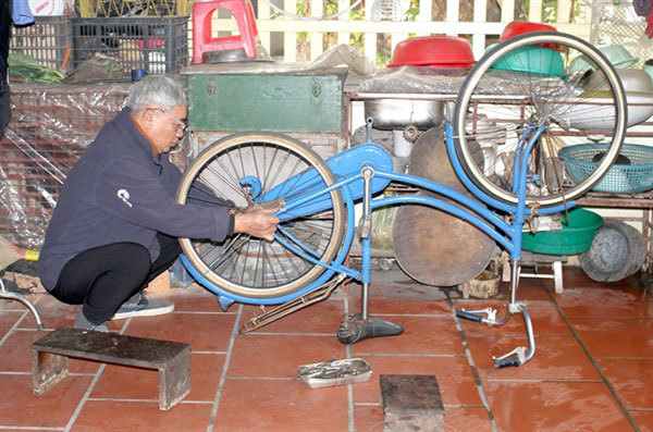 Revamped bicycles change lives of disadvantaged students