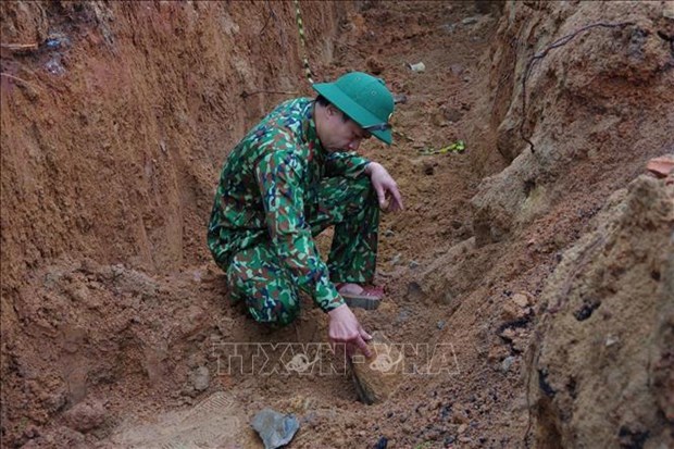 War-time bomb safely removed in residential area in Quang Binh