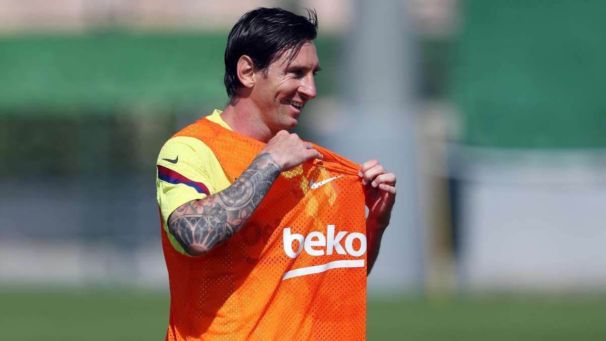 Messi khiến đồng đội choáng, không bao giờ tập sút phạt