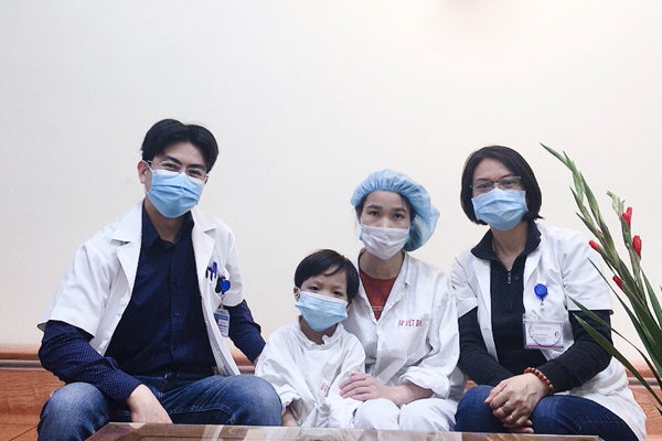 Trái tim chàng trai 19 tuổi đập trong lồng ngực bé 7 tuổi
