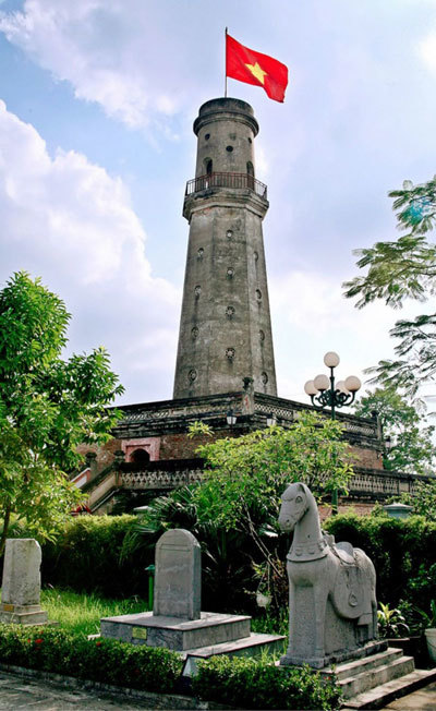 Seven flag towers popular with visitors in Vietnam