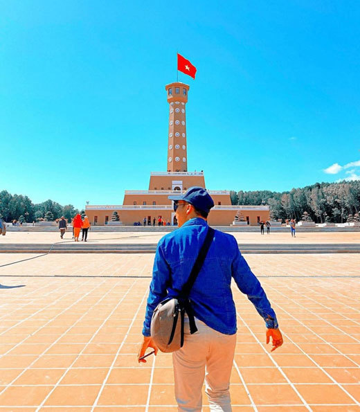 Seven flag towers popular with visitors in Vietnam