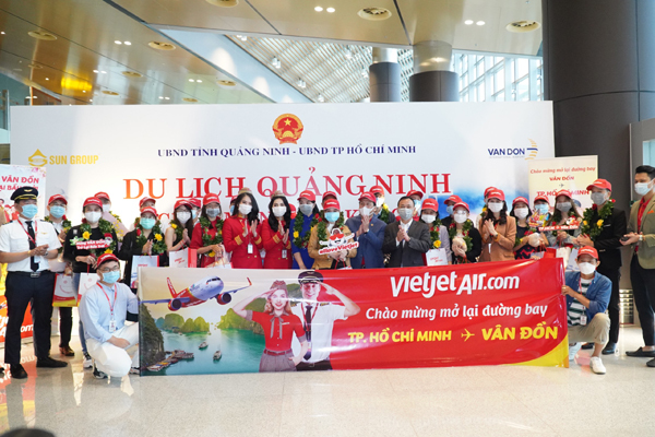Chuyến Vietjet đầu tiên năm Tân Sửu hạ cánh sân bay Vân Đồn