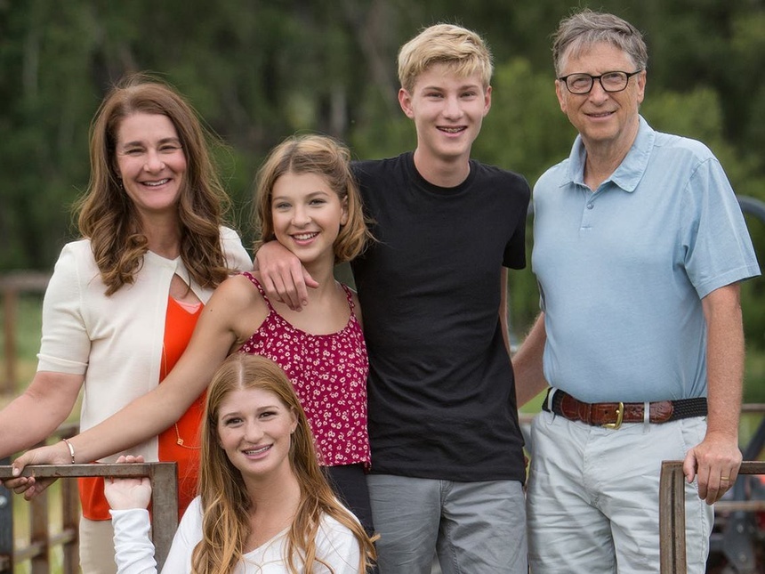 Vợ chồng tỷ phú Bill Gates dạy con sống khiêm tốn