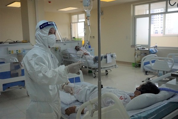 Ca Covid-19 ở Hà Nội tiên lượng rất nặng, tổn thương phổi gần như toàn bộ