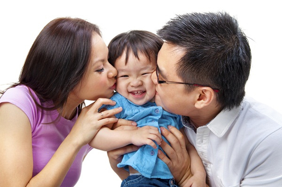 8 lợi ích tuyệt vời khi cha mẹ ôm con thường xuyên